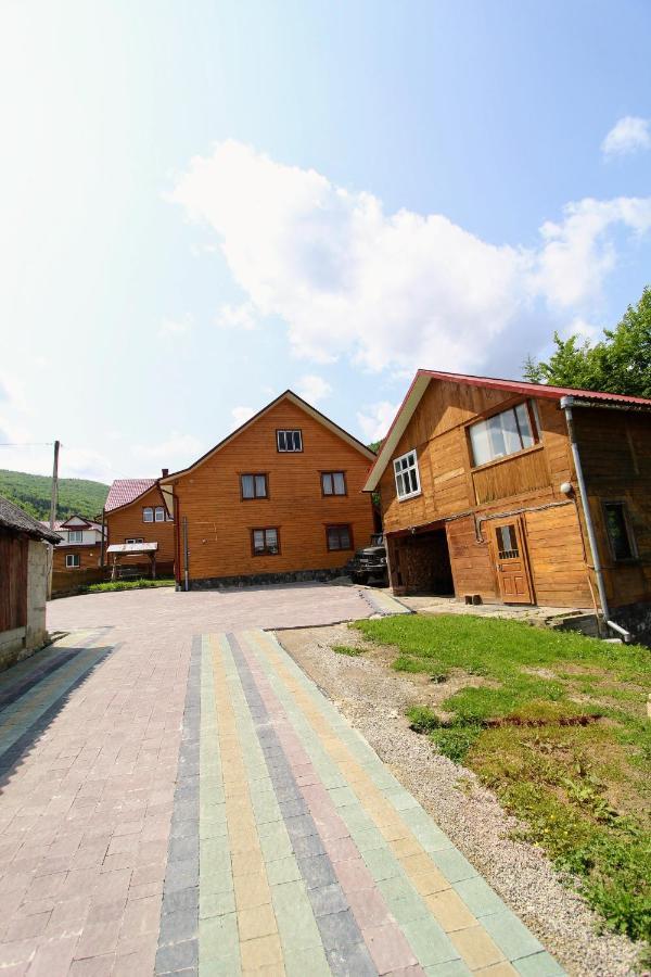 Manor "U Bervinovy" Hotel Yaremche Exterior photo