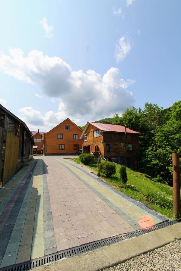 Manor "U Bervinovy" Hotel Yaremche Exterior photo