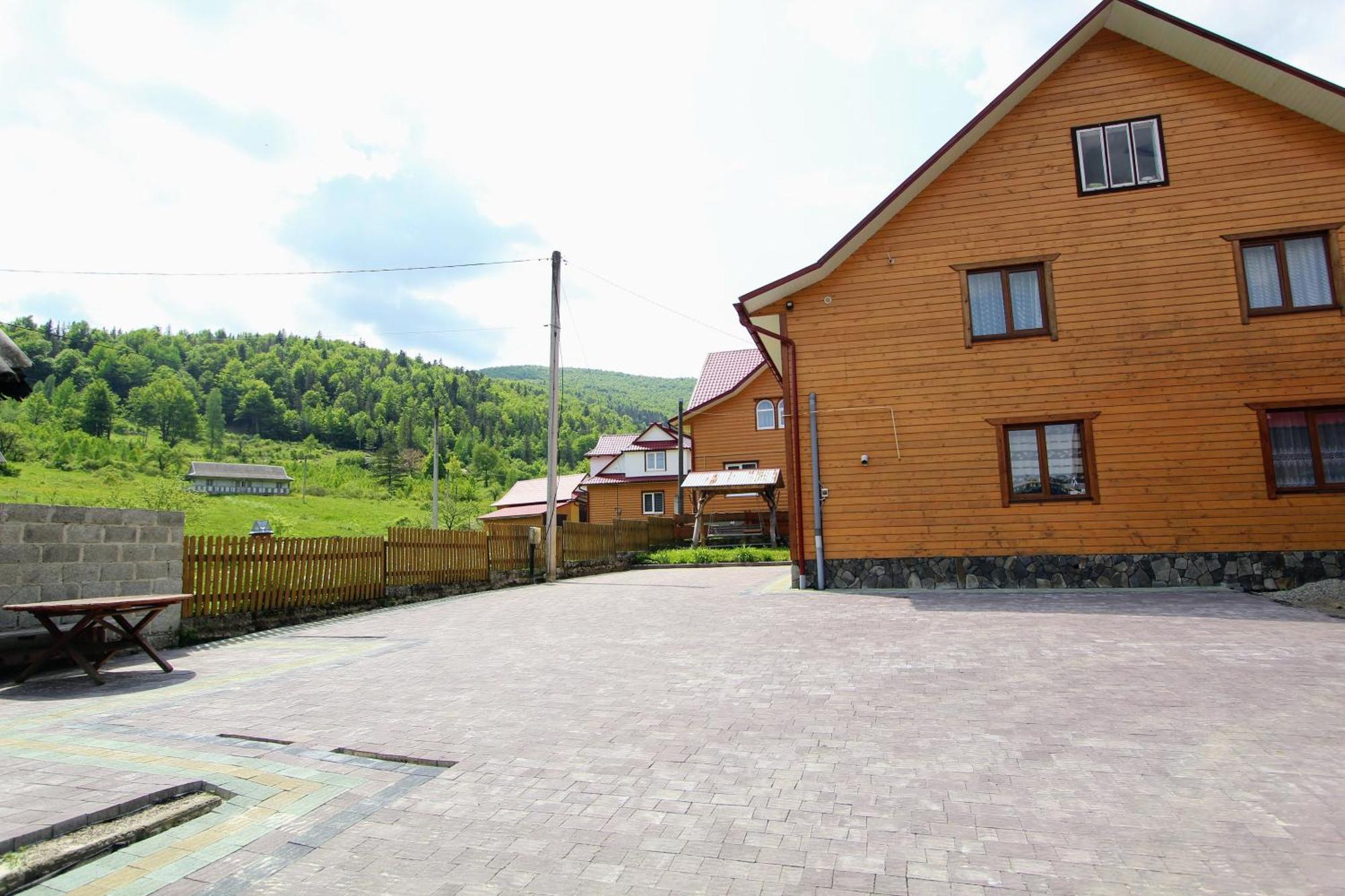 Manor "U Bervinovy" Hotel Yaremche Exterior photo